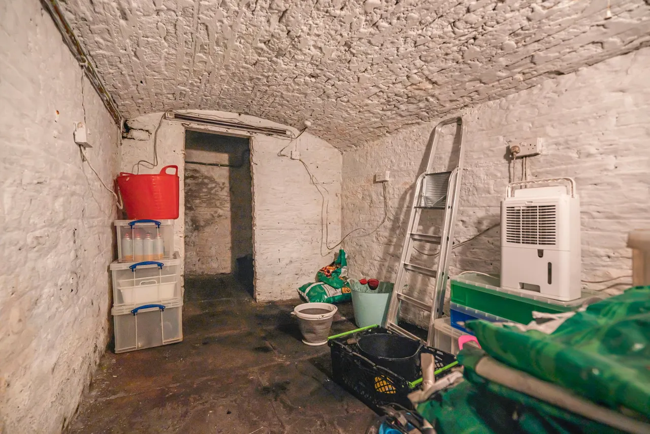 Victoria Terrace, Millbank, HX6, photo 27