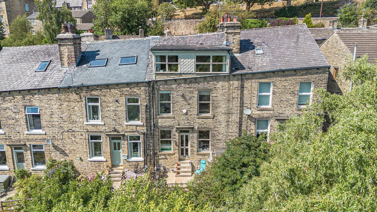 Victoria Terrace, Millbank, HX6, photo 3