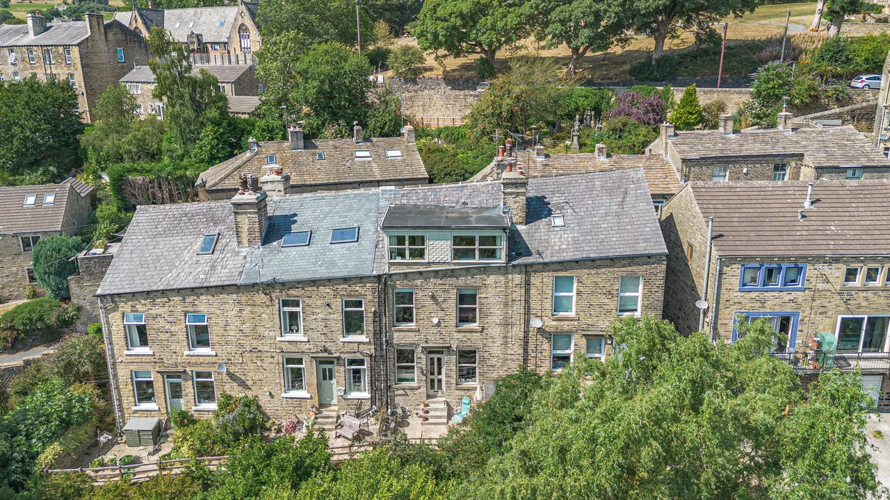 Victoria Terrace, Millbank, HX6, photo 31