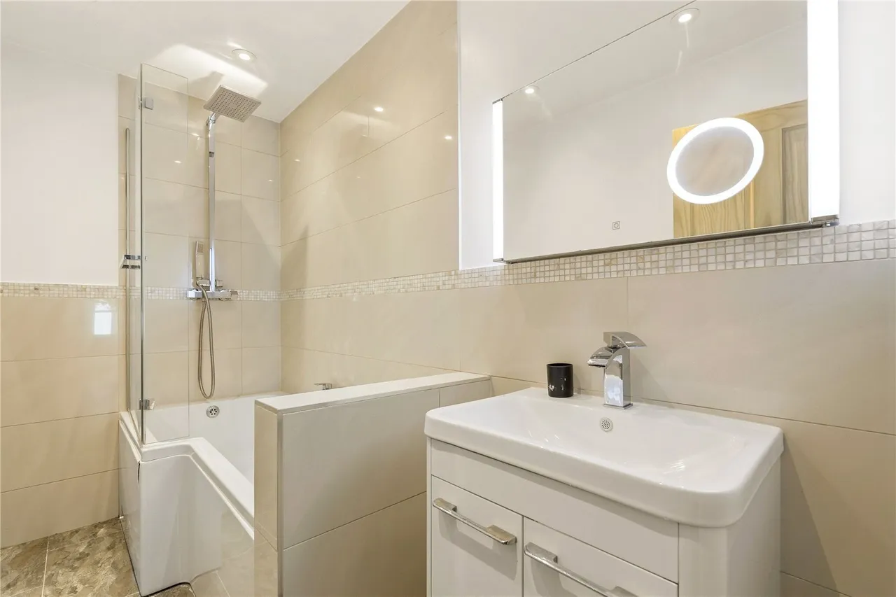 Bolingbroke Grove, London, SW11, photo 8