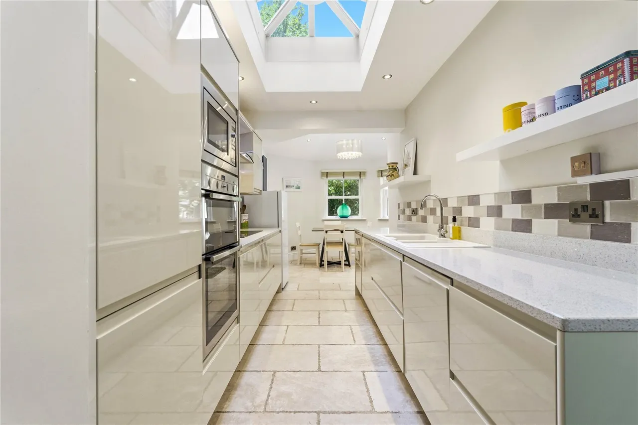 Bolingbroke Grove, London, SW11, photo 3