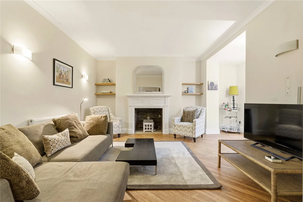 Bolingbroke Grove, London, SW11, photo 2