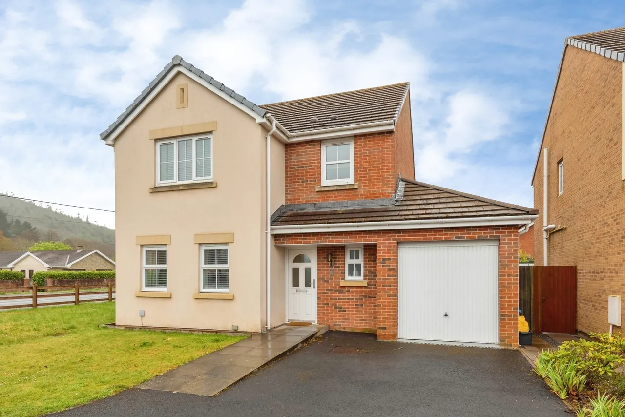 4 bed house for sale, Cwrt Lando, Pembrey, SA16