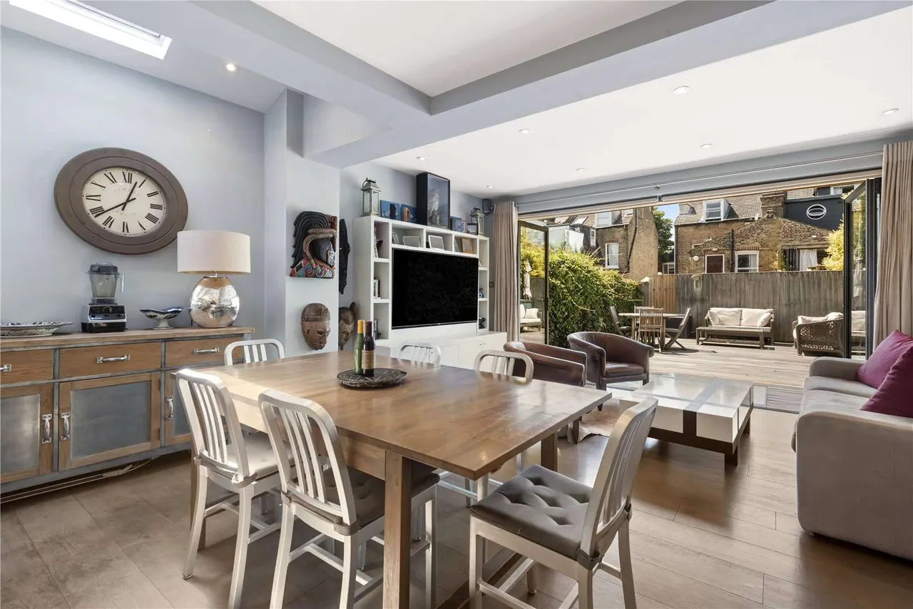 5 bed house for sale — Swanage Road, London, SW18 2DY