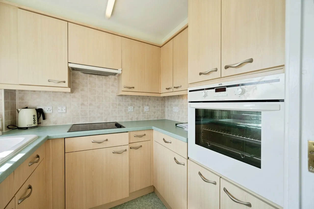 Sea Front, Hayling Island, PO11, photo 2
