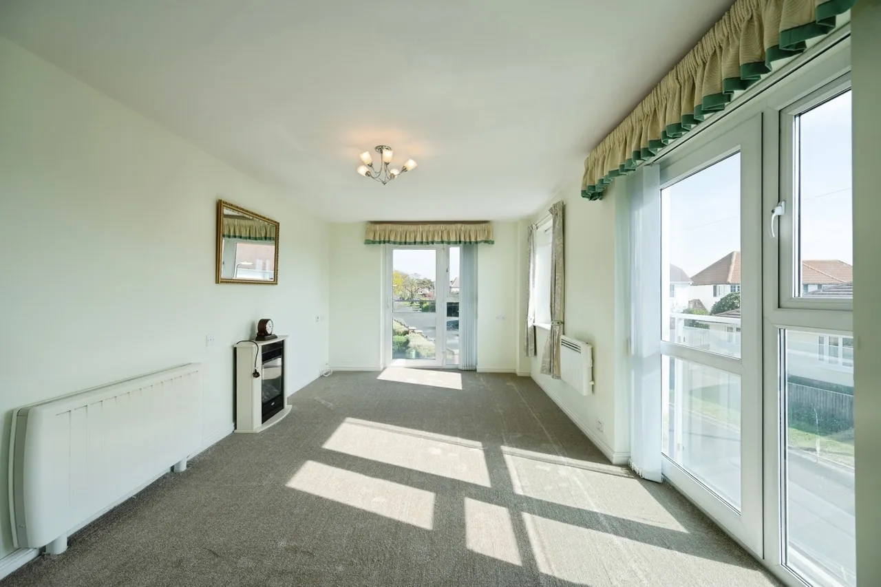Sea Front, Hayling Island, PO11, photo 6