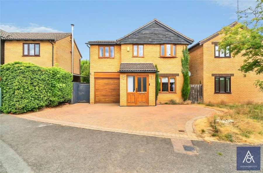5 bed house for sale, Holly Close, Brackley, NN13