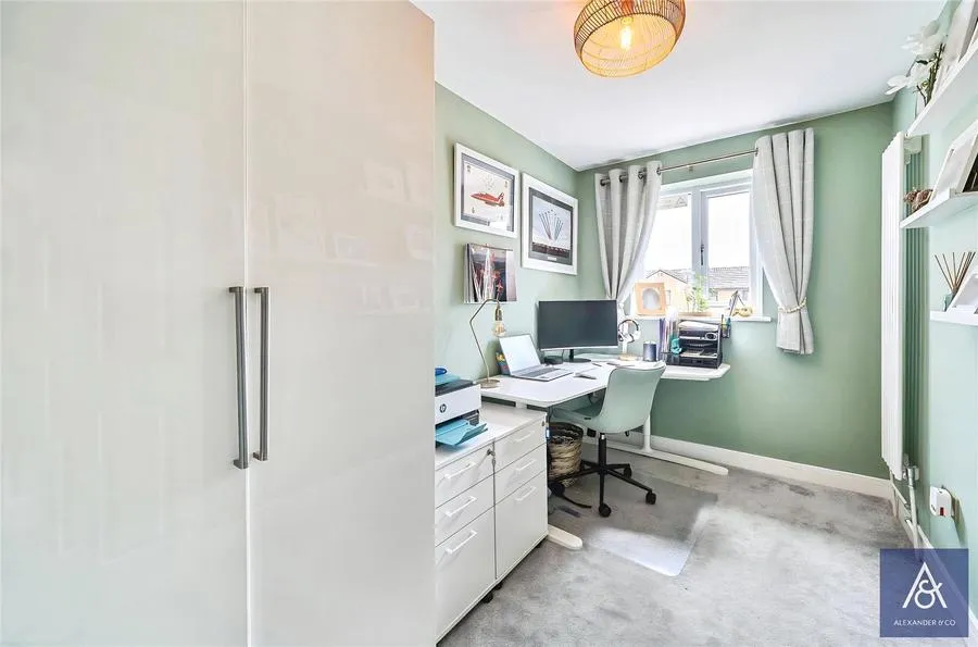 Holly Close, Brackley, NN13, photo 14