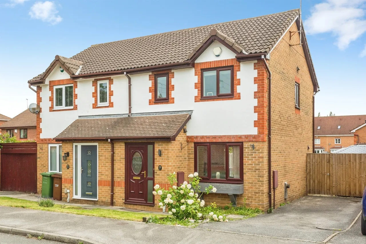 3 bed house for sale — Willow Road, Alverthorpe, Wakefield