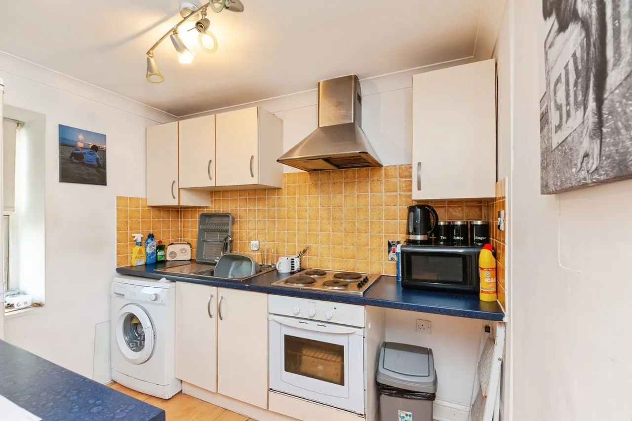 Carnarvon Road, Clacton-on-Sea, Essex, CO15, photo 2