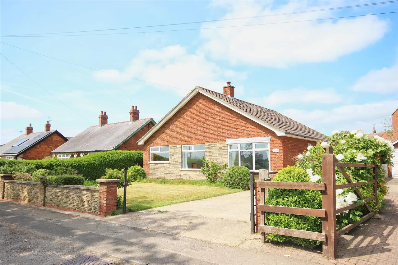 3 bed house for sale — New Road, Brandesburton