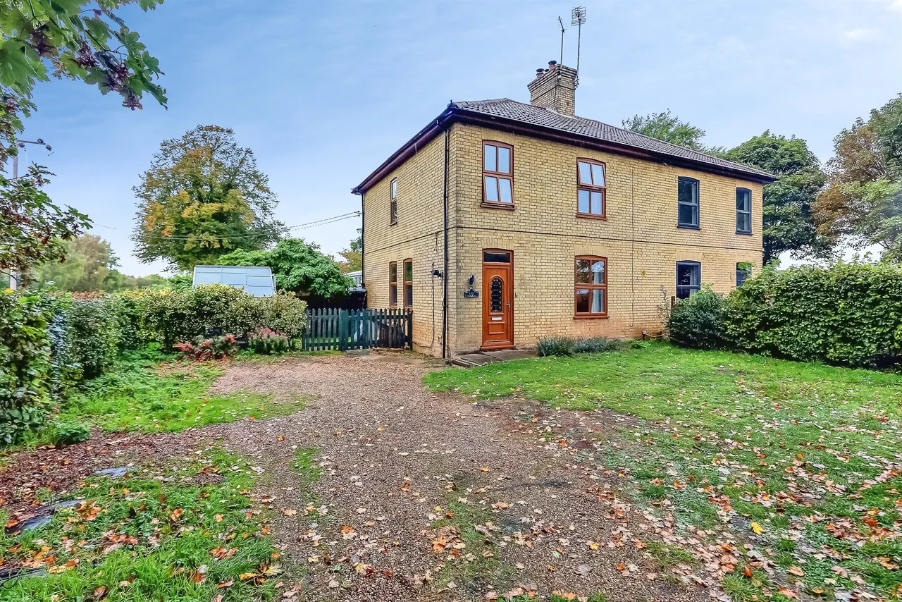 3 bed house for sale, Wisbech Road, Peterborough, PE7