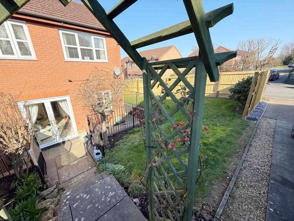 Porthcawl Close, Grantham, photo 13