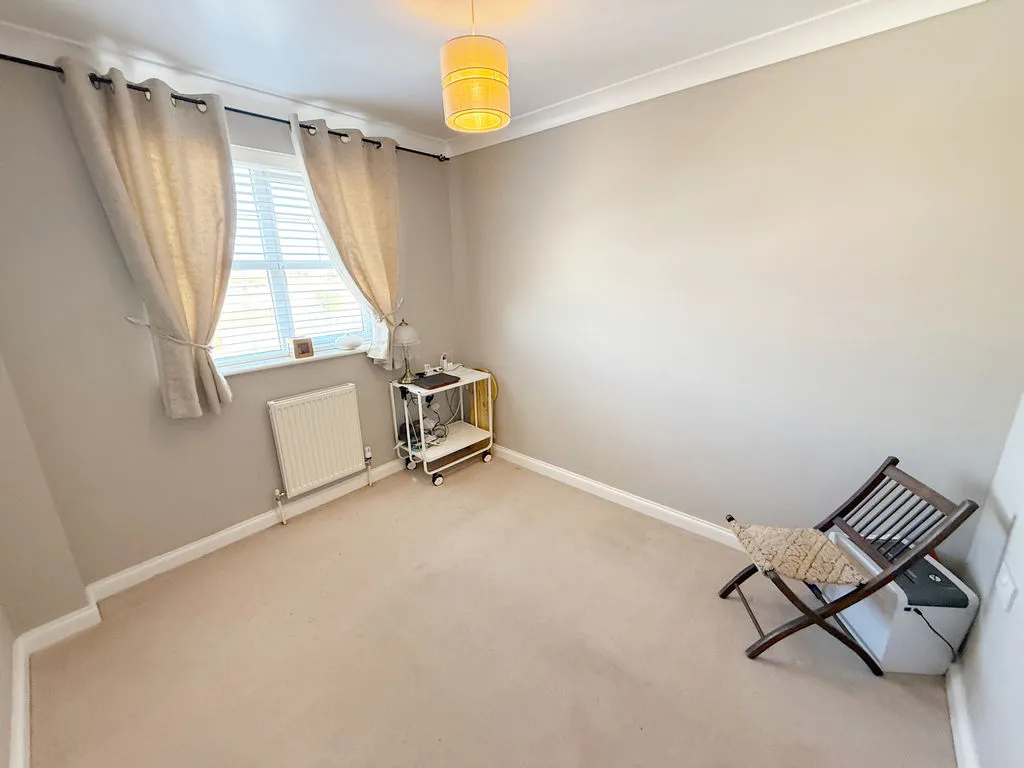 Porthcawl Close, Grantham, photo 8