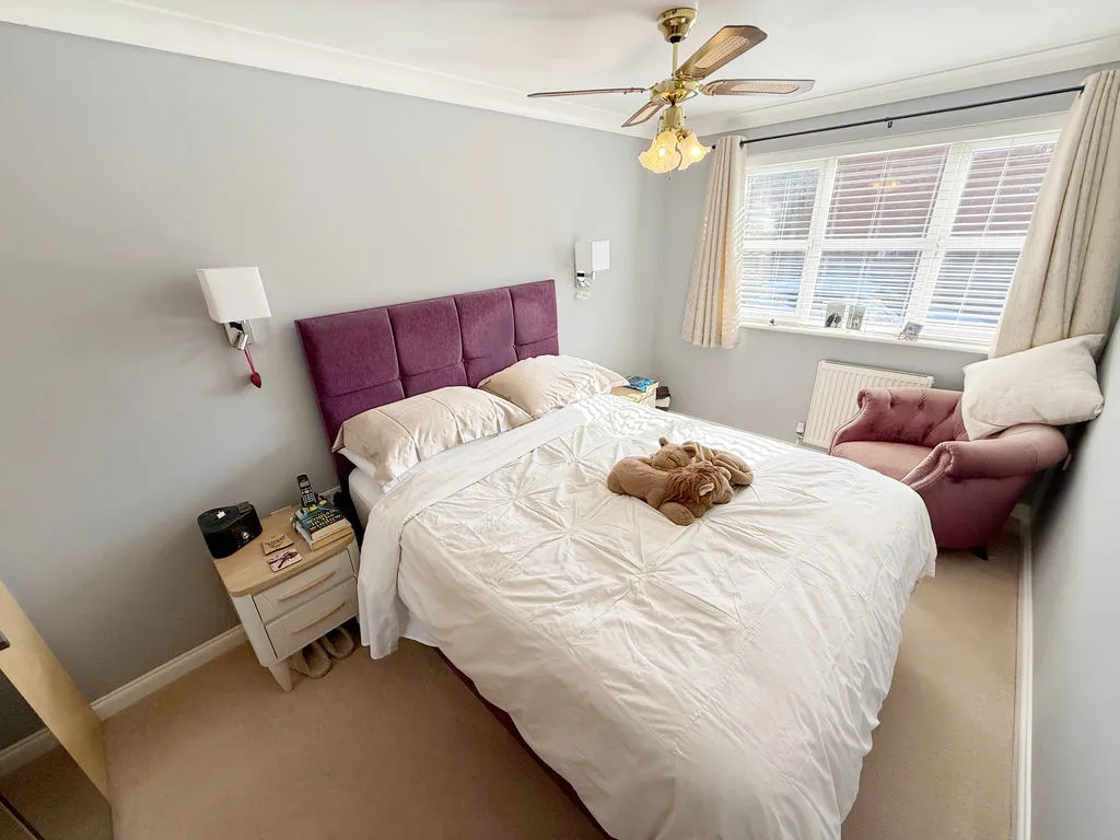 Porthcawl Close, Grantham, photo 7