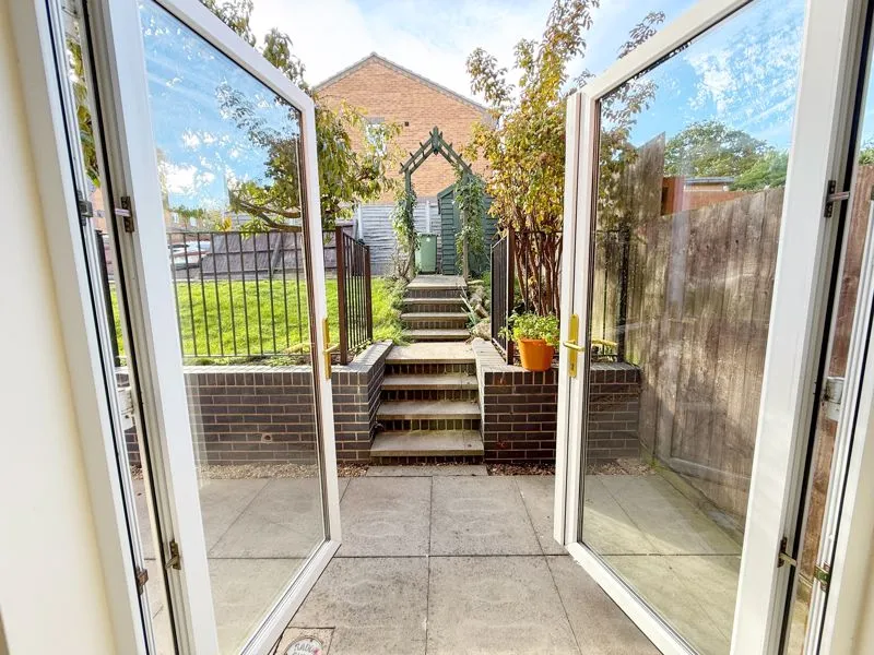 Porthcawl Close, Grantham, photo 5