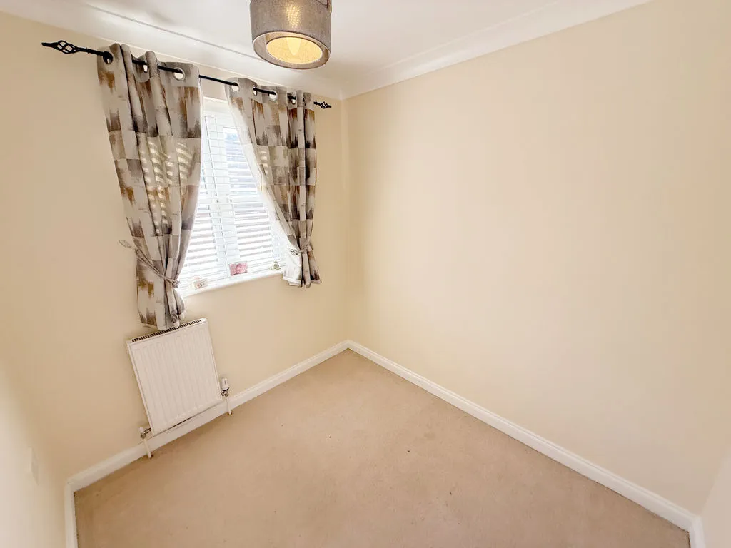 Porthcawl Close, Grantham, photo 9