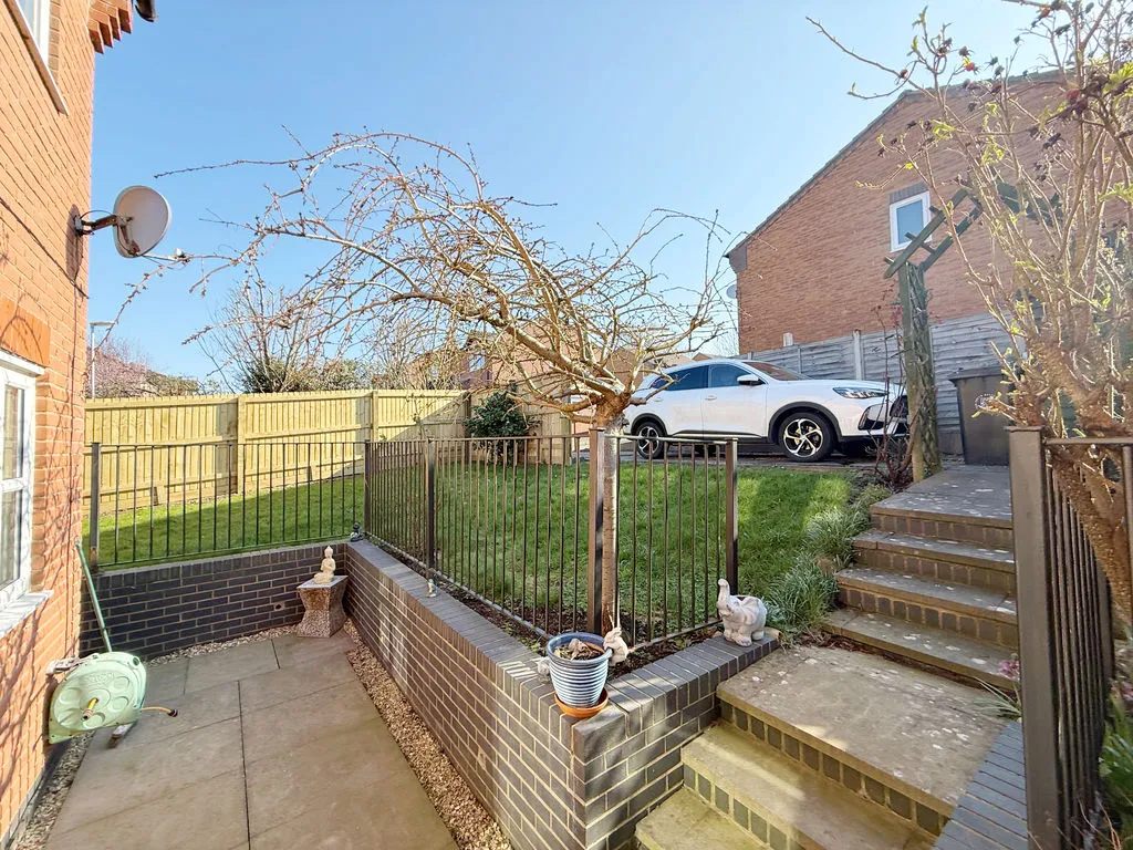 Porthcawl Close, Grantham, photo 12