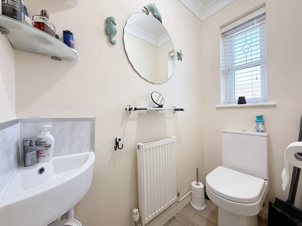 Porthcawl Close, Grantham, photo 3
