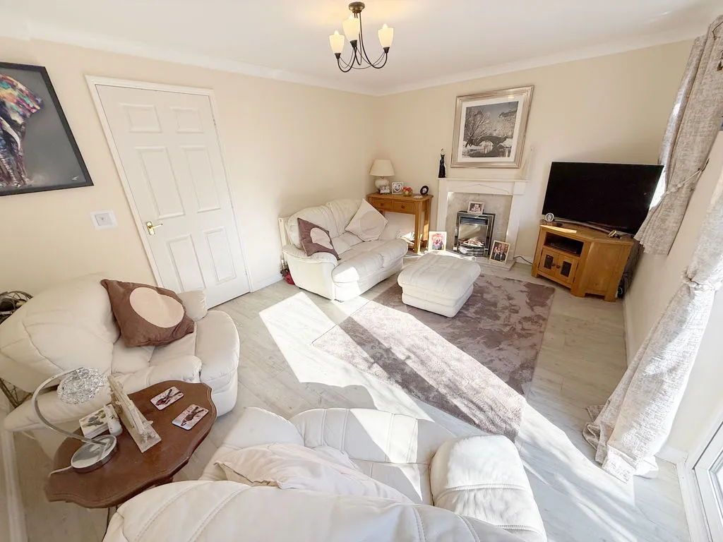 Porthcawl Close, Grantham, photo 4