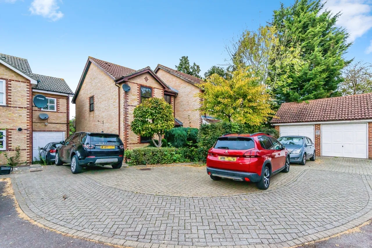 3 bed house for sale — Morris Close, Croydon, CR0