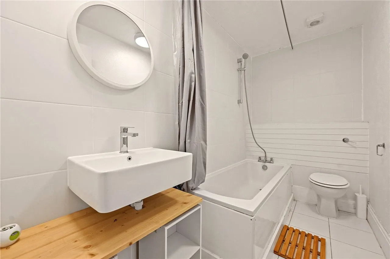 2 bed flat to rent — Clanricarde Gardens, London, W2