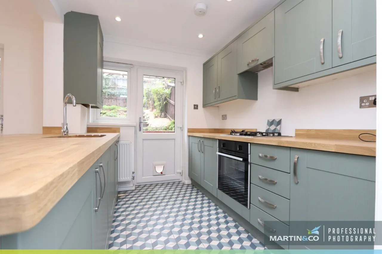 Fields Park Road, NP20, photo 9