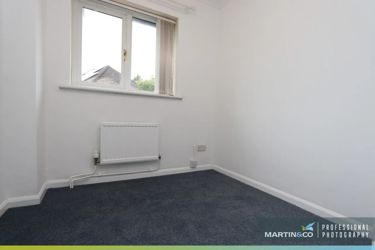 Fields Park Road, NP20, photo 21