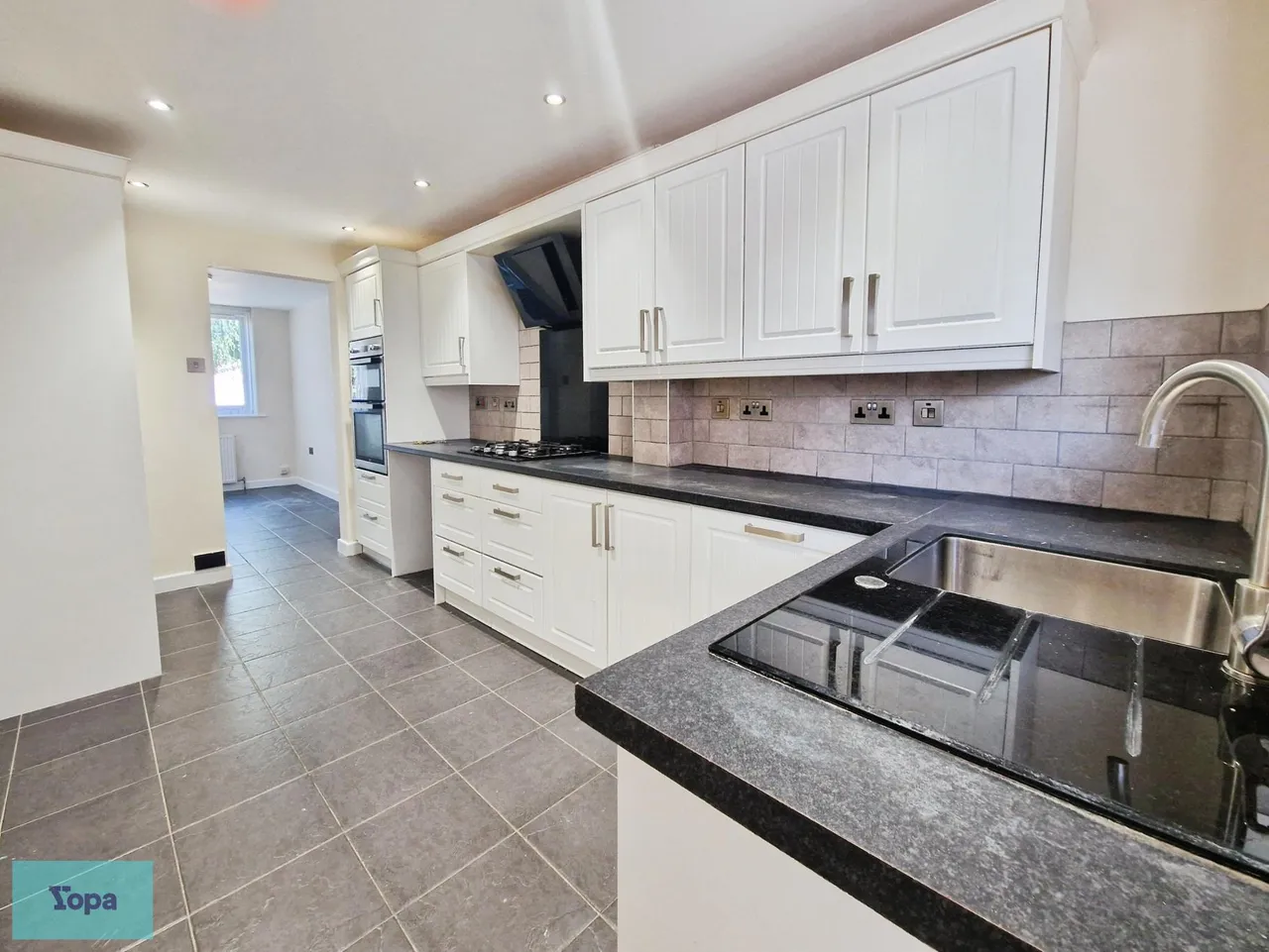 4 bed house for sale, Harvey Close, Finningley, DN9