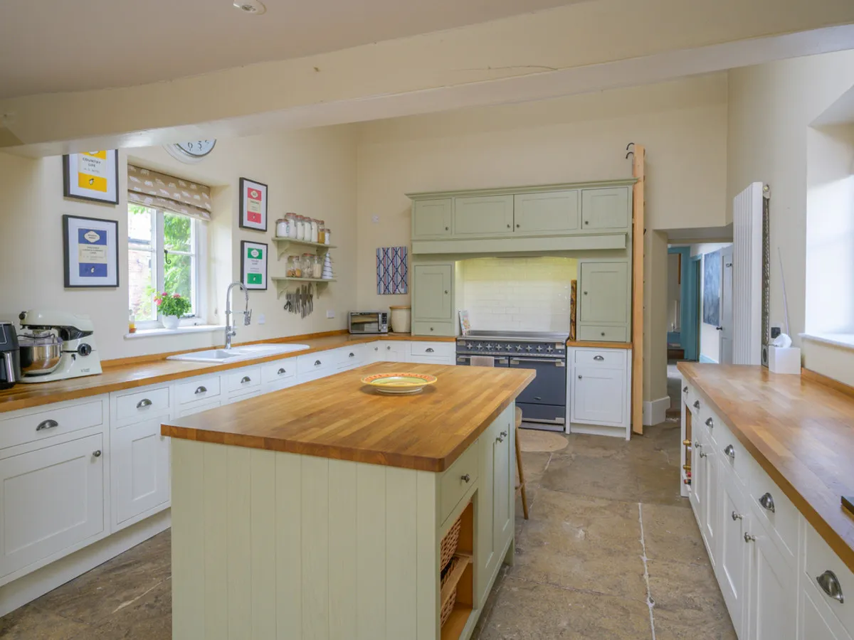 Court Lane, BA13, photo 28