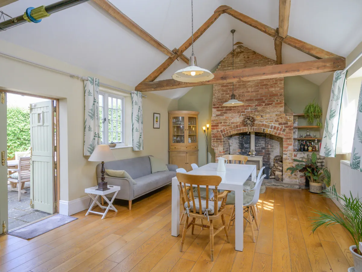 Court Lane, BA13, photo 3