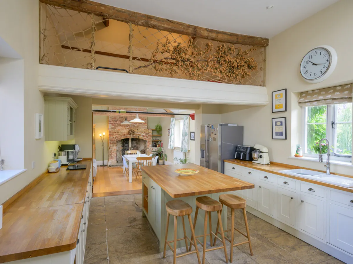 Court Lane, BA13, photo 26