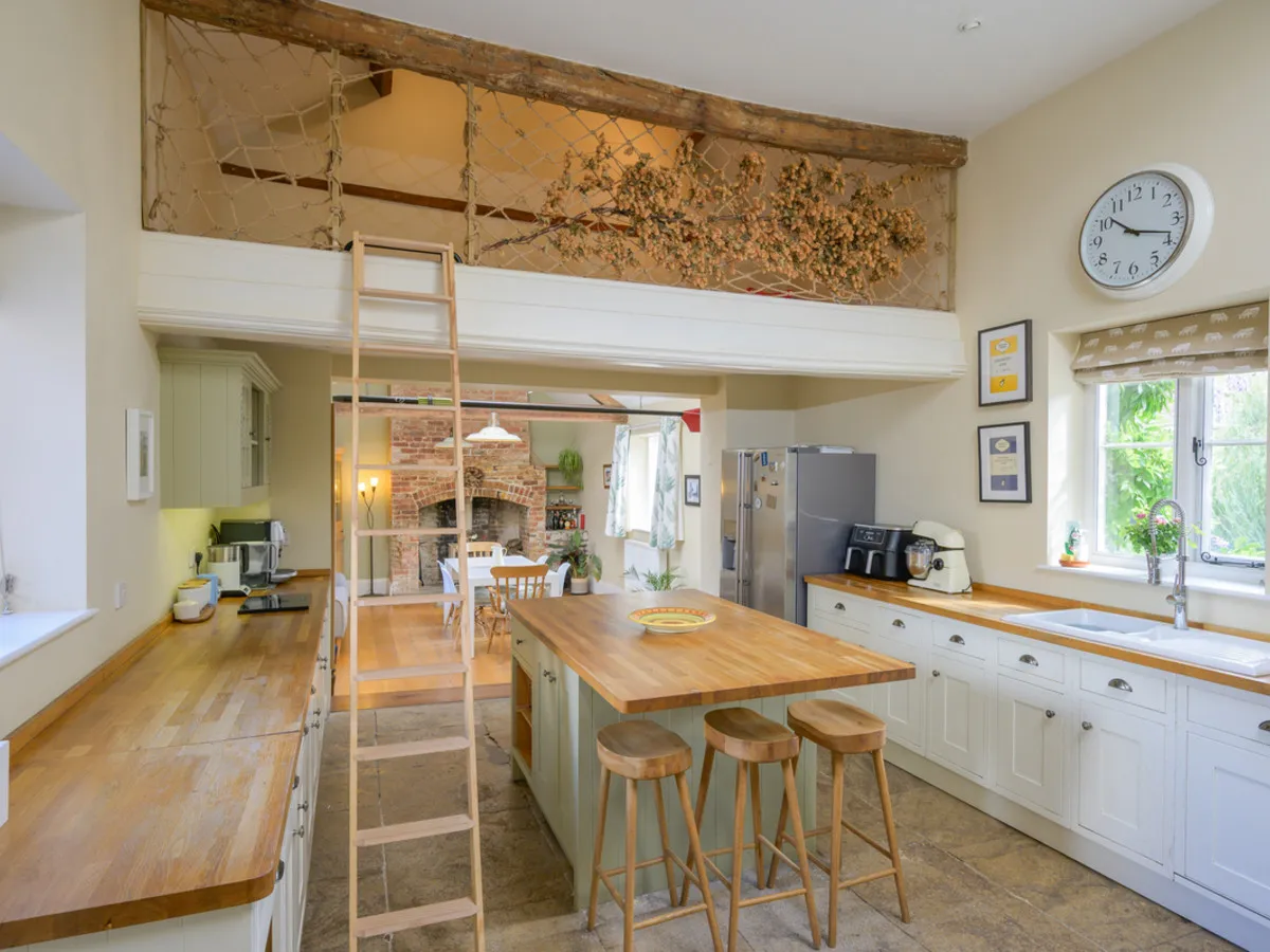 Court Lane, BA13, photo 27