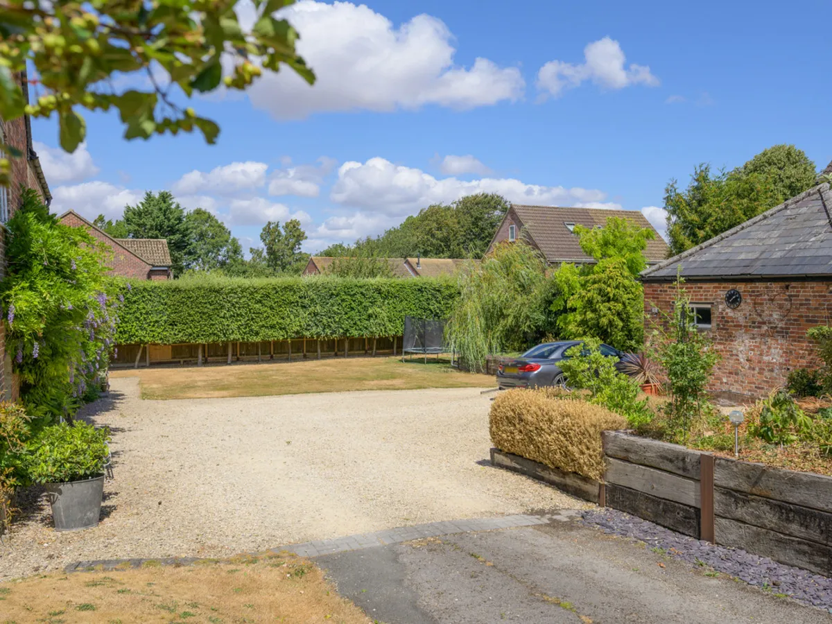 Court Lane, BA13, photo 12