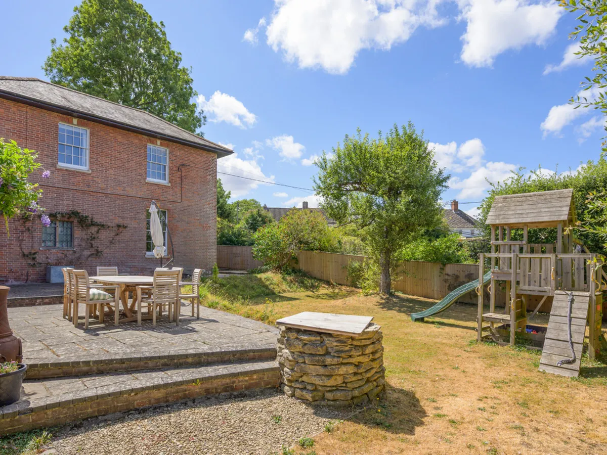 Court Lane, BA13, photo 20