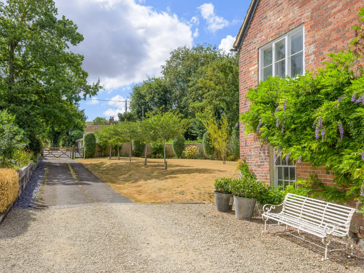 Court Lane, BA13, photo 16