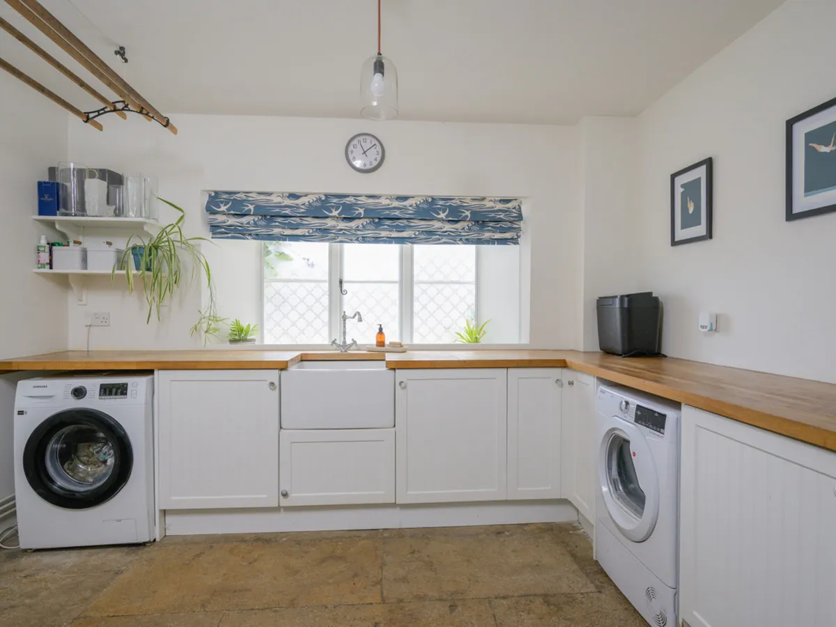 Court Lane, BA13, photo 32