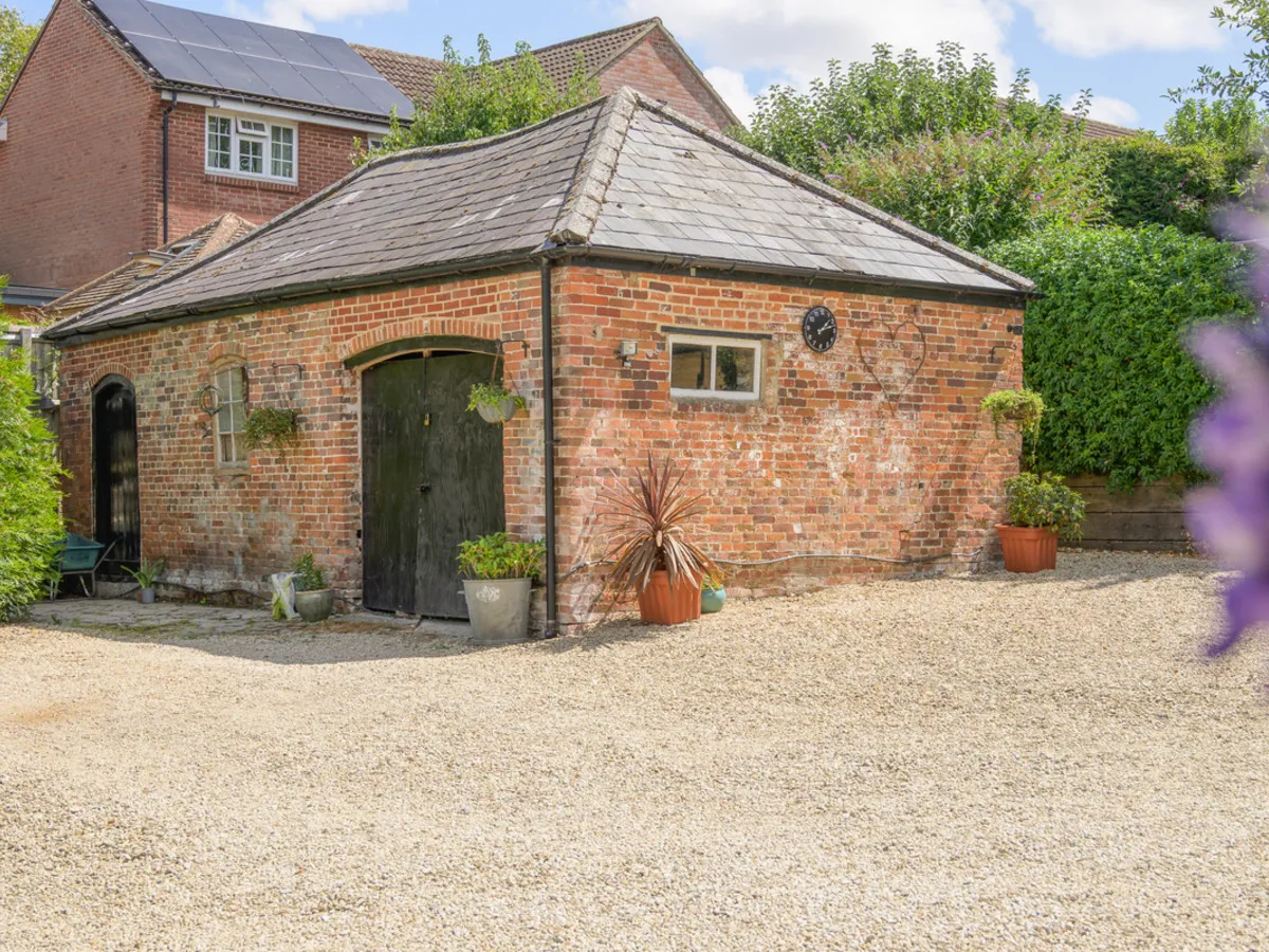 Court Lane, BA13, photo 8