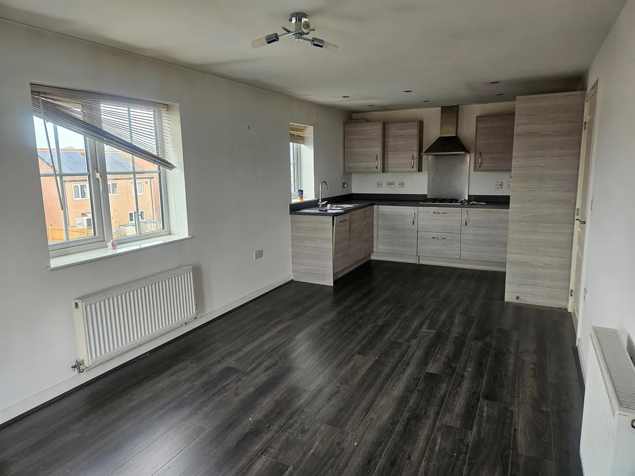 2 bed flat for sale — Red Hall Avenue, Wakefield