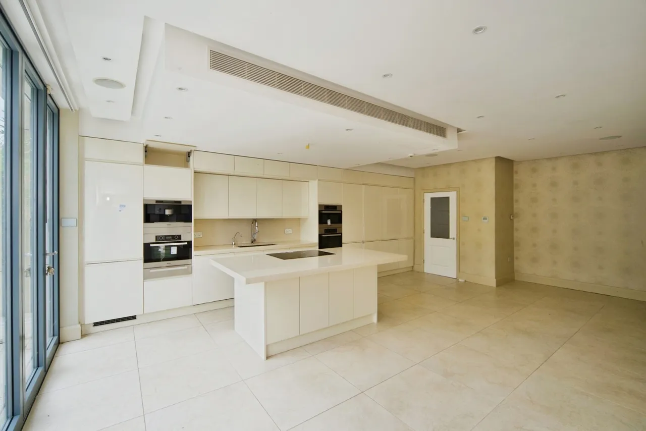 Buckingham Road, London, E11, photo 12