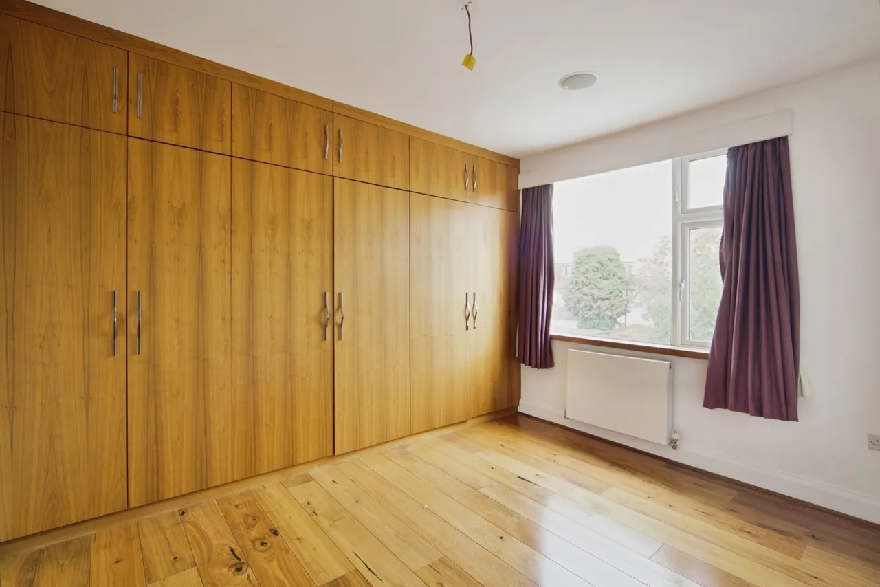 Buckingham Road, London, E11, photo 17