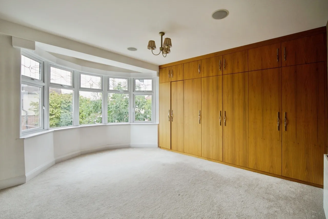 Buckingham Road, London, E11, photo 15