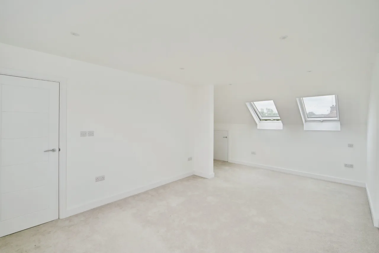 Buckingham Road, London, E11, photo 21