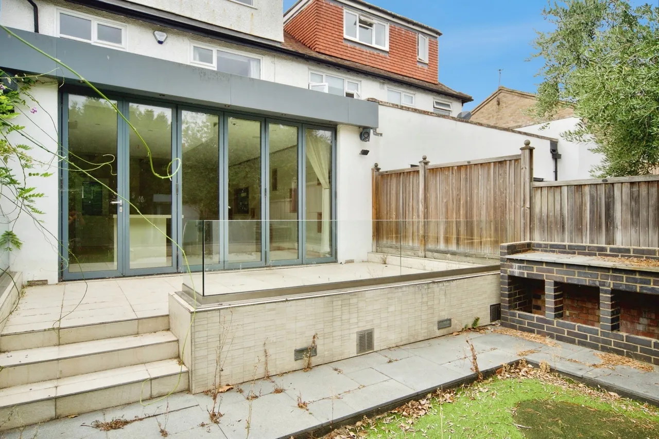 Buckingham Road, London, E11, photo 28