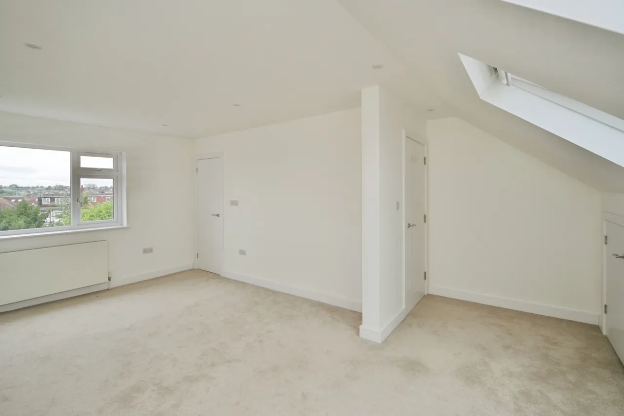 Buckingham Road, London, E11, photo 24