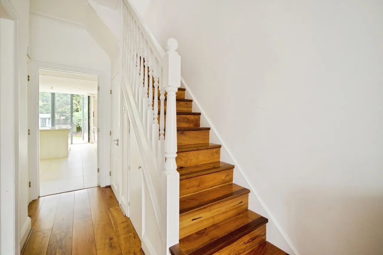 Buckingham Road, London, E11, photo 5