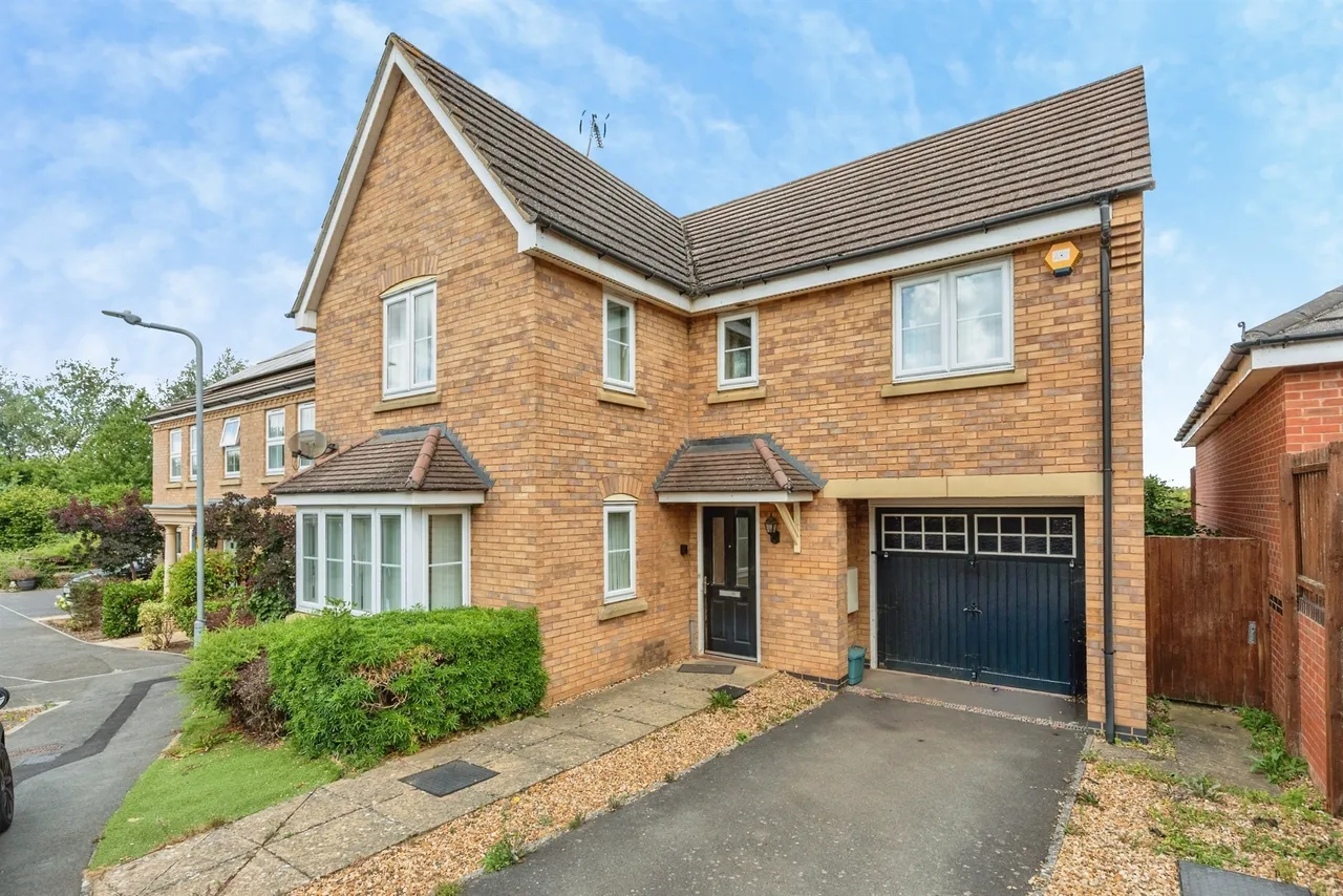 4 bed house for sale — Patenall Way, Higham Ferrers, Rushden