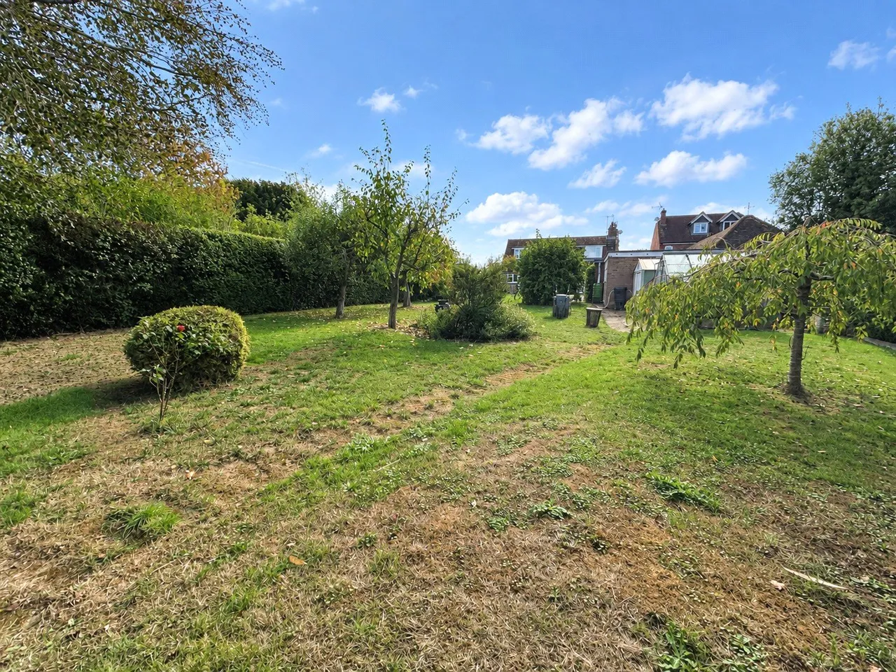 Newnham Road, Hook, RG27, photo 2