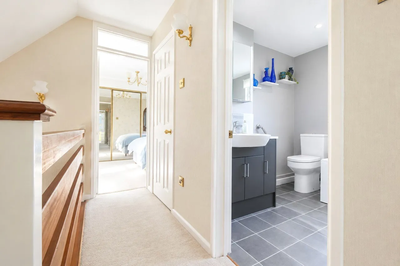 Newnham Road, Hook, RG27, photo 12