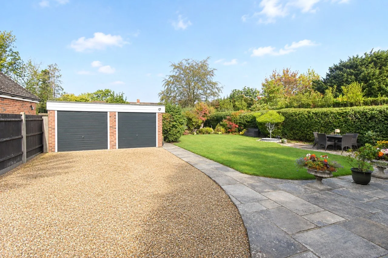 Newnham Road, Hook, RG27, photo 8